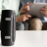 Как выбрать Bluetooth-колонку: полный гид по основным характеристикам в 2025 году
