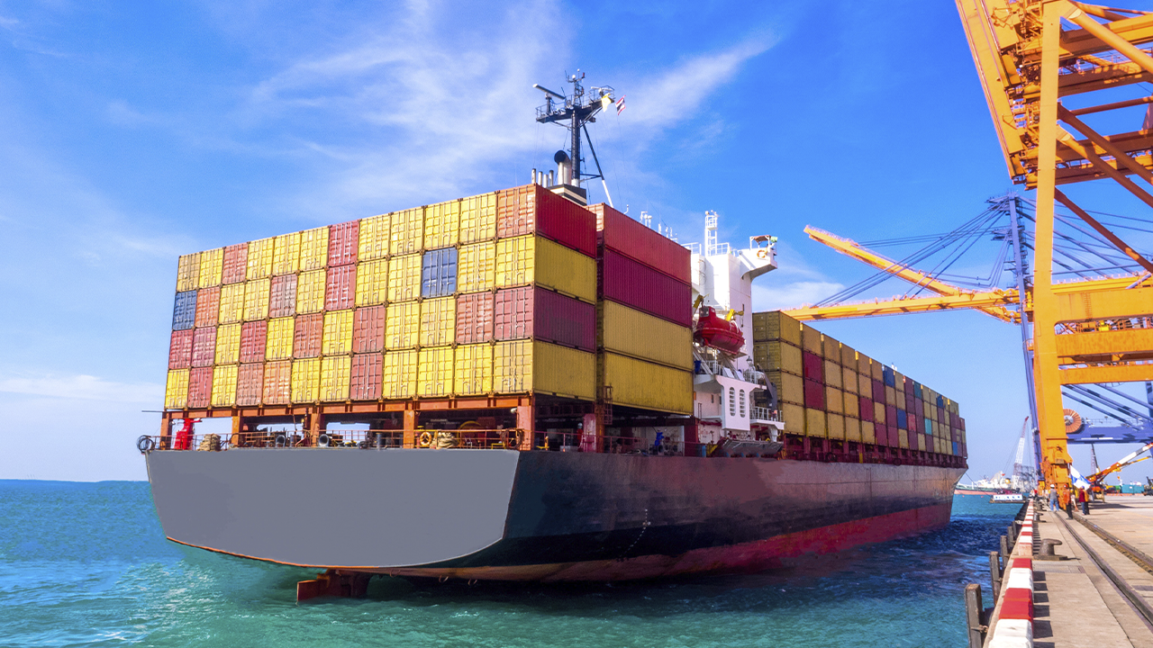 Главные направления морской логистики: контейнерные поставки из Китая и грузоперевозки из США