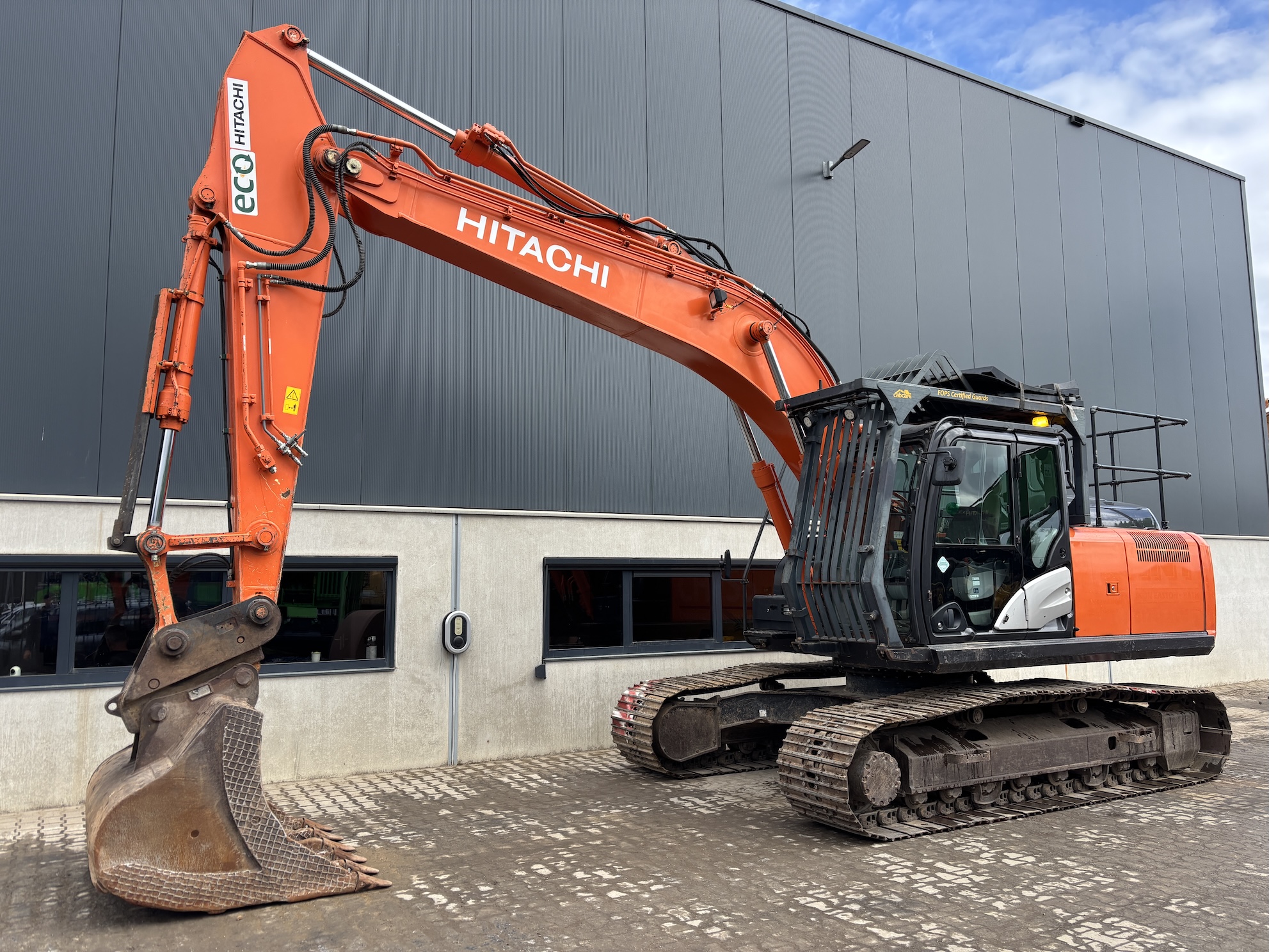 Запасні частини для спецтехніки Hitachi: особливості, підбір та обслуговування